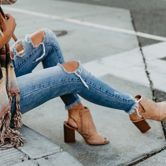 LAST 1💥TAN Woven Peep Toe Booties - Picture 3 of 8